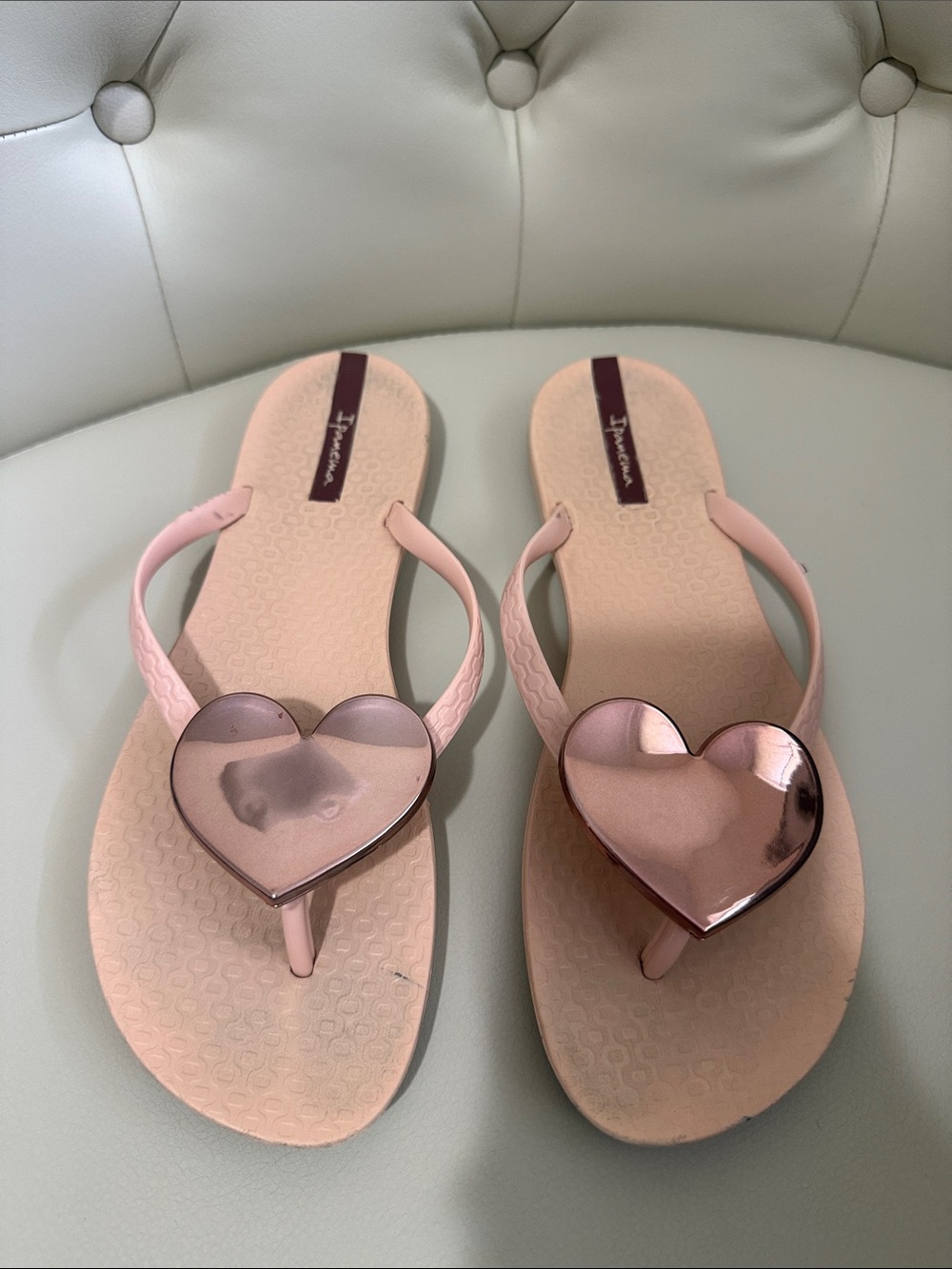 Ipanema Rose Pink Heart Toe-Post Sandals